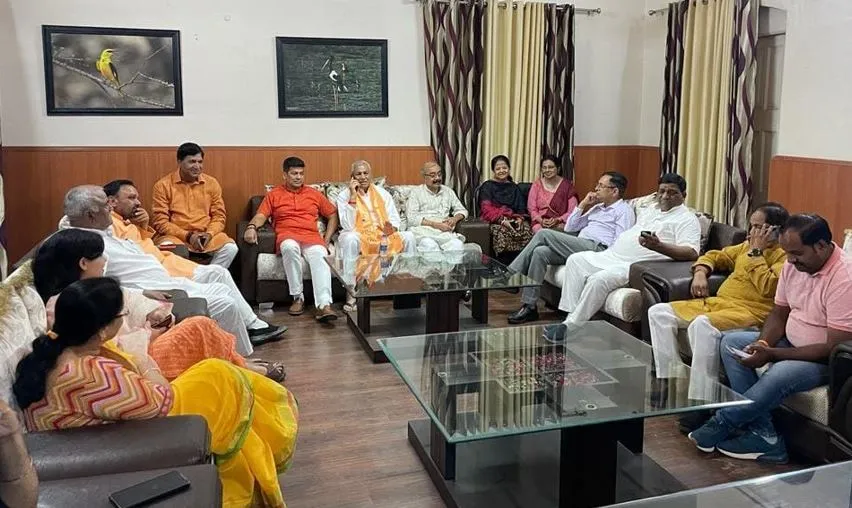 बरेली: प्रभारी मंत्री लक्ष्मी नारायण चौधरी ने भाजपा पदाधिकारियों के साथ की बैठक