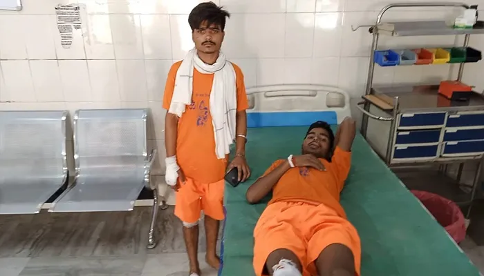 बरेली: सड़क हादसे में चार कांवड़िए हुए घायल, जिला अस्पताल रेफर