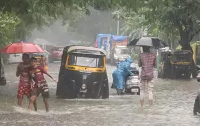 महाराष्ट्र में भारी बारिश की चेतावनी जारी, मुख्यमंत्री ने अधिकारियों को सतर्क रहने का दिया निर्देश