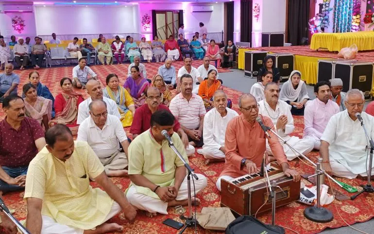 बरेली: तुलसी जयंती समारोह के तीसरे दिन हुई भजन संध्या