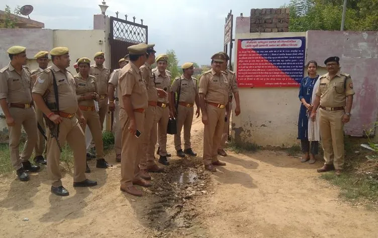 मथुरा: आखिर पुलिस ने क्यों की 30 लाख की संपत्ति जब्त