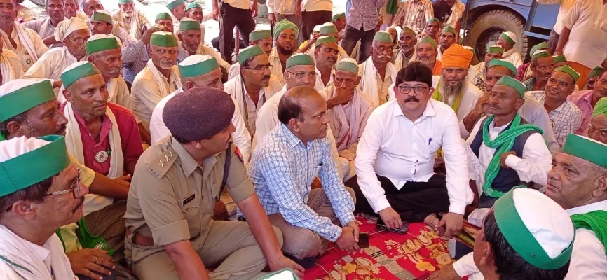 बहराइच : एसडीएम और सीओ ने समाप्त कराया भाकियू का धरना, मानी सभी मांगे