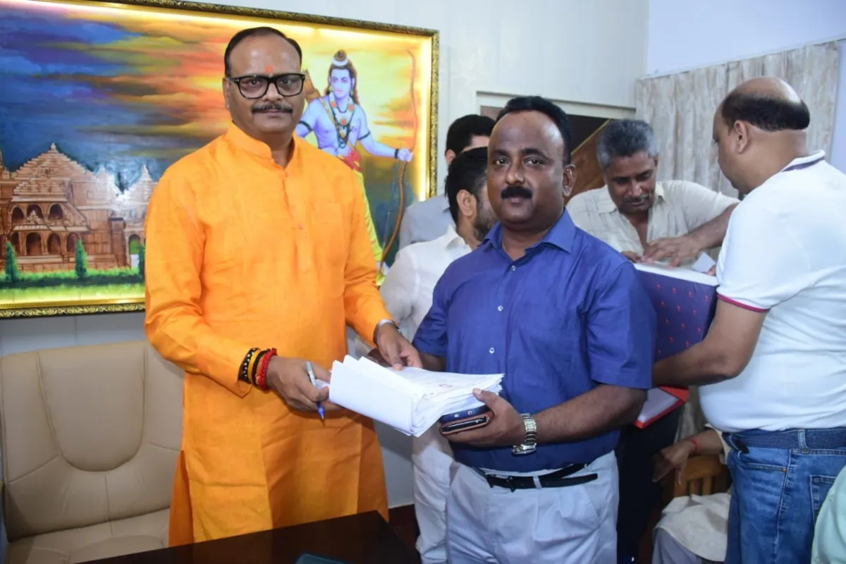 लखनऊ : स्थानांतरण में हुई गड़बड़ी का कच्चा-चिट्ठा आएगा सामने, डिप्टी सीएम को मिले सबूत