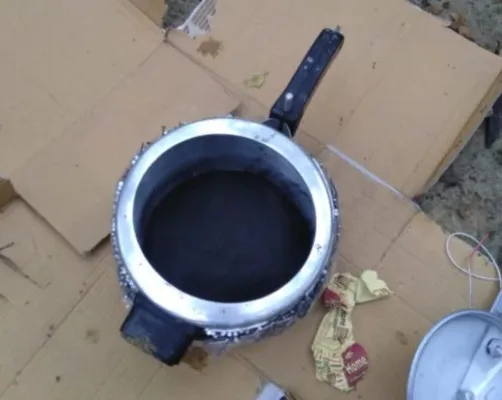 प्रयागराज : बम मिलने की खबर से मचा हड़कंप, जांच में कुकर के अंदर मिला प्लास्टिक और कपड़ा