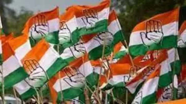 झांसी : सोनिया से ईडी की पूछताछ पर बिफरे कांग्रेसी, किया जोरदार प्रदर्शन
