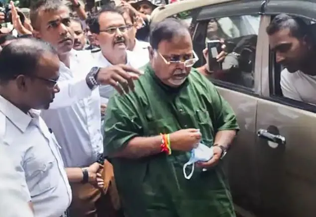 पार्थ चटर्जी को एयर एम्बुलेंस से भुवनेश्वर ले जाया गया: अधिकारी