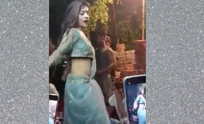 बरेली: रात भर बार बालाओं ने जमकर लगाए ठुमके, लोगों ने उड़ाए नोट, वीडियो वायरल
