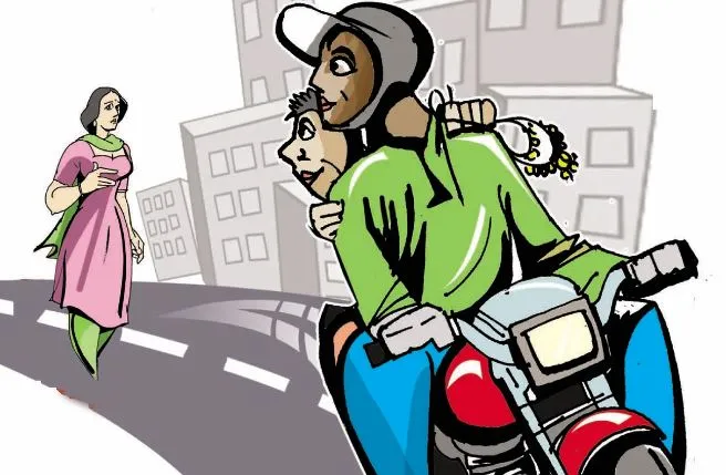 बरेली: बाइक सवार लुटेरों ने महिला से लूटी झुमकी