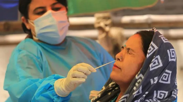 पीलीभीत: जिले में तेज़ी से पैर पसार रहा कोरोना, पूरनपुर के सात लोगों समेत मिले 20 पॉजिटिव, आंकड़ा 110 के पार