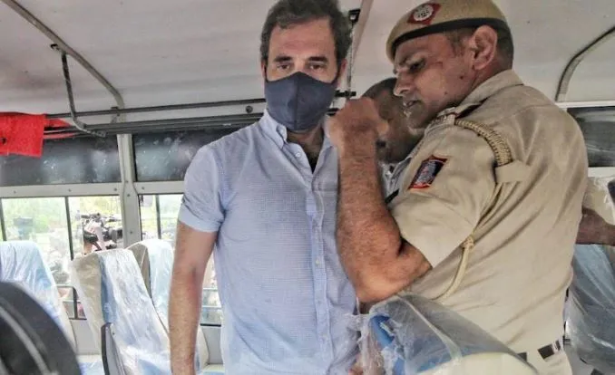 राहुल गांधी को जबरन उठा ले गई पुलिस, सोनिया गांधी के खिलाफ ED की कार्रवाई के विरोध में दिया था धरना