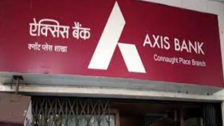 बदमाशों के हौसले बुलंद, दिनदहाड़े एक्सिस बैंक से 77 लाख की लूट, जानें पूरा मामला