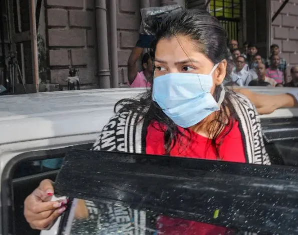 अर्पिता मुखर्जी के एक और फ्लैट से बड़ी मात्रा में मिली रकम, गिनने के लिए पांच बैंक अधिकारियों को बुलाया गया
