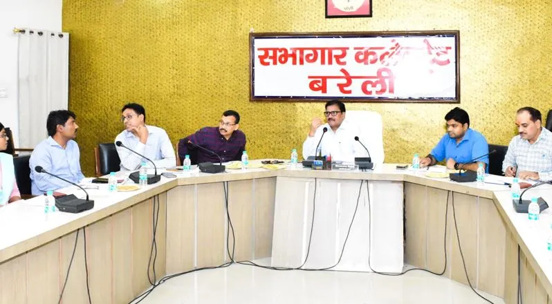 बरेली: सरकारी विभागों का भी जीएसटी में पंजीकृत होना अनिवार्य, डीएम ने दिए निर्देश