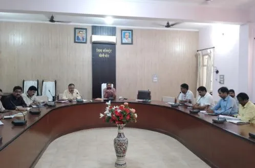 पीलीभीत: डीएम ने की संचारी रोग नियंत्रण अभियान की समीक्षा, शत-प्रतिशत काम करने के दिये निर्देश