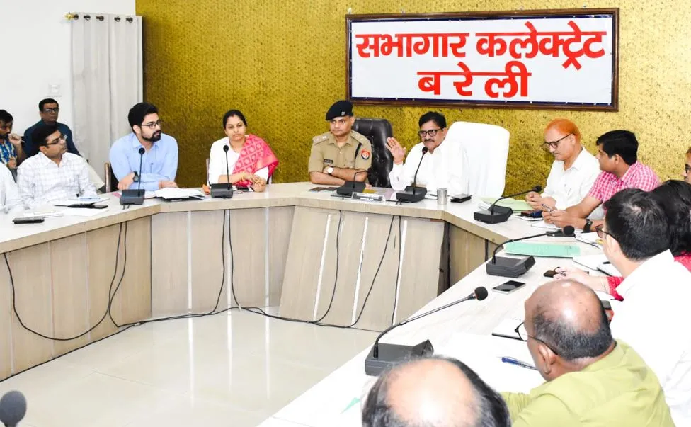 बरेली: 14 अगस्त तक पूर्ण करें अमृत सरोवर, फिर ध्वजारोहण कराएं- डीएम