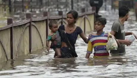 देश के कई हिस्सों में भारी बारिश, पहाड़ से मैदान तक आसमानी आफत, दिल्ली, यूपी, राजस्थान समेत कई राज्यों में अलर्ट