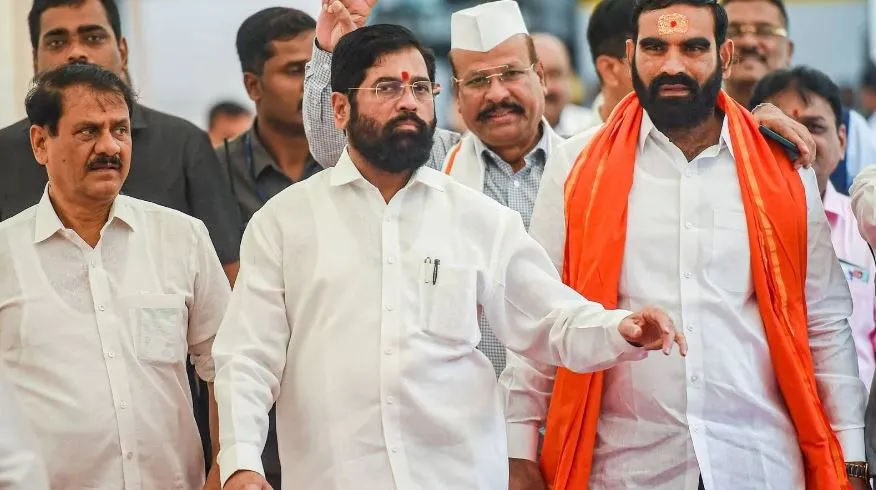 महाराष्ट्र में शिंदे सरकार का एक महीना पूरा, कैबिनेट विस्तार के अभी कोई संकेत नहीं