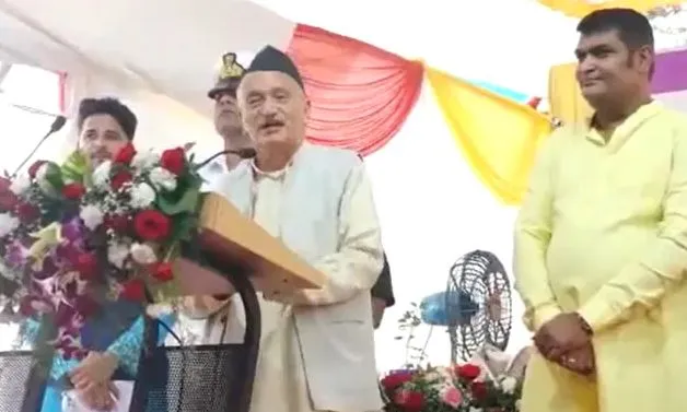 गुजराती और राजस्थानियों के चले जाने से मुंबई आर्थिक राजधानी नहीं कहलायेगी: कोश्यारी