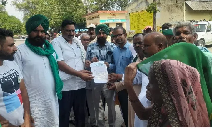 पीलीभीत: भाकियू नेता बोले- किसानों को सरकार की नीतियों ने ठगा, दिया ज्ञापन