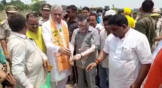 बरेली: कैबिनेट मंत्री लक्ष्मी नारायण चौधरी ने किया पौधारोपण, लोगों से की पौधे लगाने की अपील