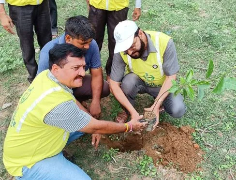 बरेली: सिविल डिफेंस बारादरी डिवीजन ने किया पौधरोपण