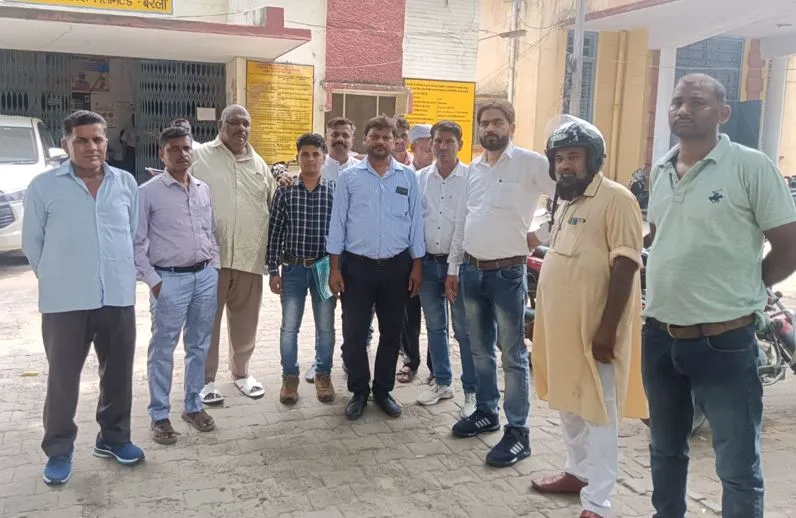 बरेली: बिजली संविदा कर्मचारियों ने ली शपथ