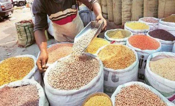 बरेली: अपना कर्ज उतारने के लिए कोटेदार ने गरीबों का राशन डकारा