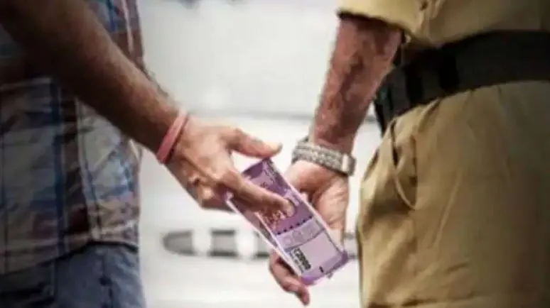  छत्तीसगढ़ : शव मांगने की चुकानी पड़ी कीमत, पुलिस अधिकारी ने परिजन से मांगी​ रिश्वत, लाइन हाजिर