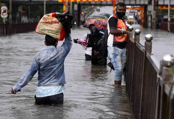 कर्नाटक के कई हिस्सों में बारिश का प्रकोप जारी, उत्तरी जिलों में बाढ़ की चेतावनी