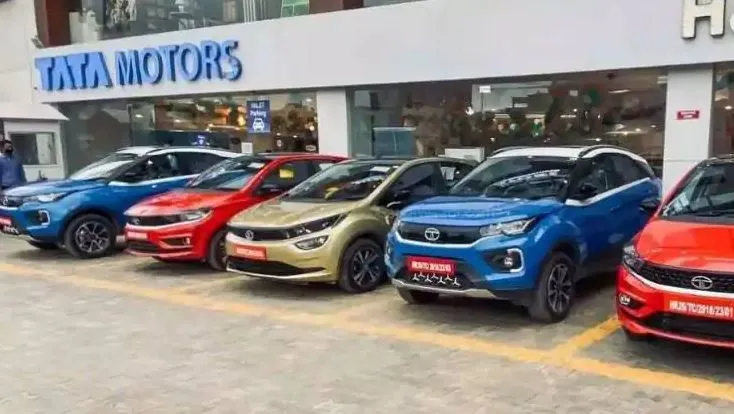 टाटा मोटर्स ने ग्राहकों को दिया झटका, वाहनों के बढ़ाए दाम