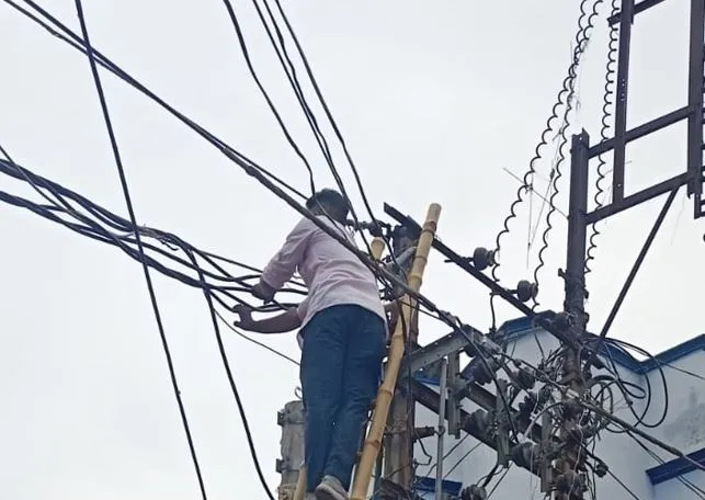 बरेली: शहर में बारिश के चलते हुए फाल्ट, कई जगह बिजली गुल