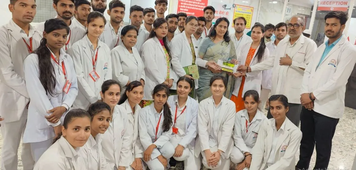 बरेली: पैरामेडिकल के छात्रों ने किया आईएमए ब्लड बैंक का भ्रमण