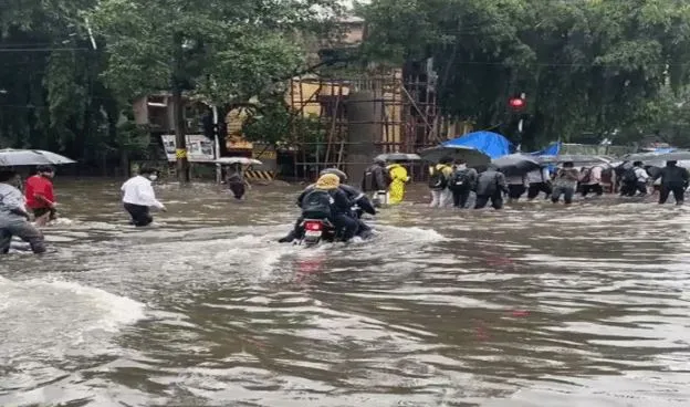 बारिश ने मचाई तबाही 128 गावों से टूटा संपर्क, सीएम ने फोन पर डीएम से की बात