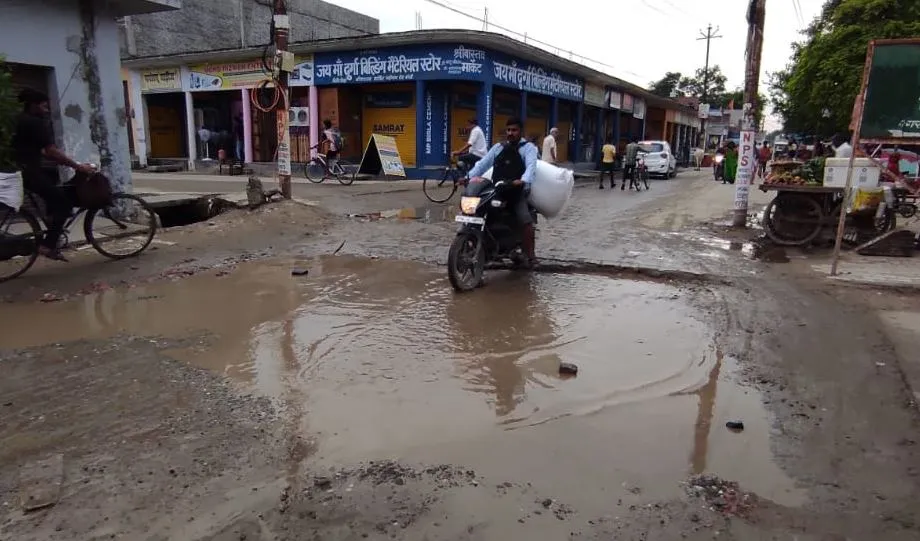 बरेली: नाथ नगरी के मंदिरों में कांवडि़यों और भक्तों के आने की राह आसान नहीं