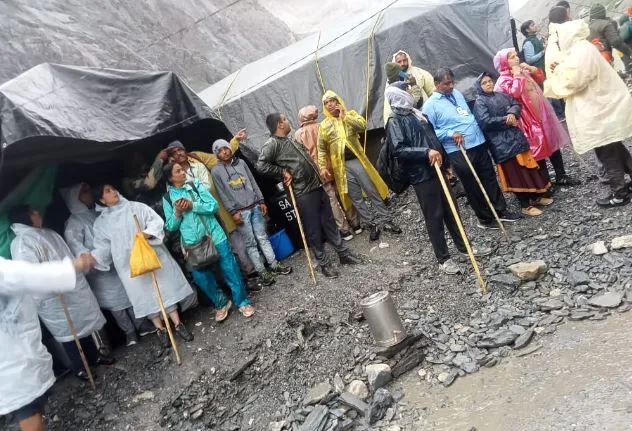 बरेली: 60 श्रद्धालुओं का जत्था अमरनाथ में फंसा, मौत के मुंह में फंसकर भी बचाई दूसरों की जान