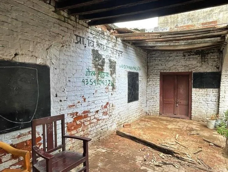 बरेली: बरसात के दिनों में छात्रों पर खतरे की आशंका