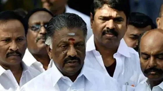 अन्नाद्रमुक मुख्यालय के बाहर झड़प, पार्टी दफ्तर पहुंचे ओ पनीरसेल्वम 