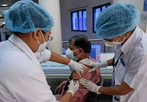 कोरोना के खिलाफ जंग अभी जारी, टीकाकरण अभियान के तहत 198.88 करोड़ टीके लगे