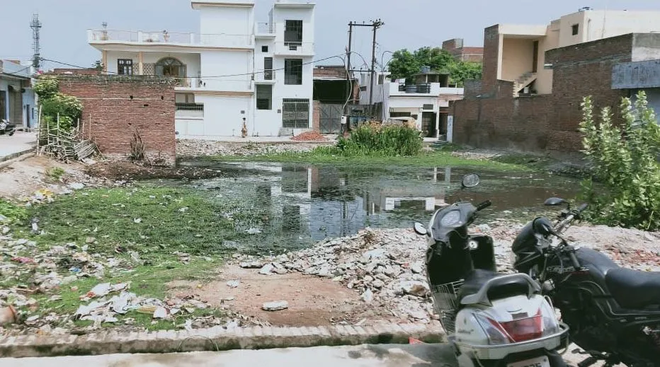 बरेली: गोपाल नगर के पार्क पर हो रहा कब्जा, नगर आयुक्त से मिले कॉलोनी के लोग