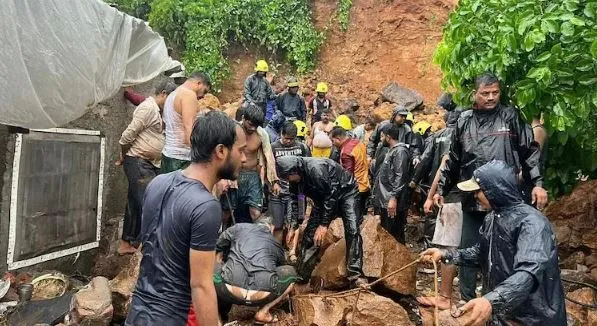 बाढ़-बारिश से आफत: महाराष्ट्र के पालघर में भूस्खलन, दो लोगों को बचाया गया, तीन के फंसे होने की आशंका
