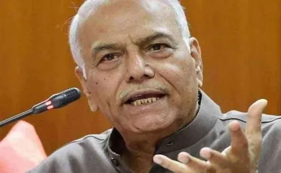 देश को ऐसे समय में ‘खामोश’ राष्ट्रपति नहीं चाहिए जब देश में अशांति का वातावरण हो- सिन्हा 