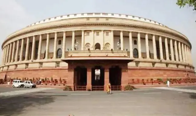 अमर्यादित आचरण