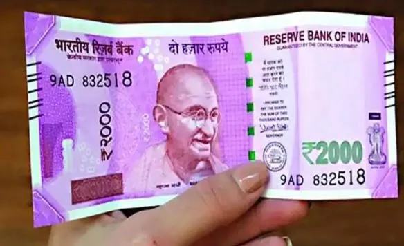 बरेली: चलन से गायब होते जा रहे दो हजार रुपये के नोट