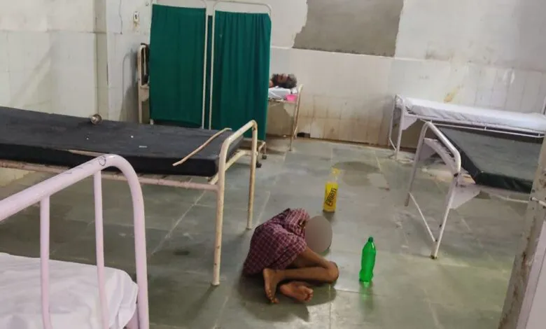 बरेली: अधिकारी गोद ले रहे मरीज, टीबी वार्ड में अव्यवस्थाओं का अंबार
