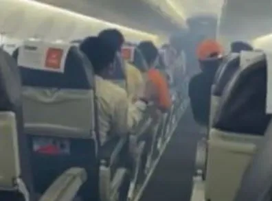 Video : दिल्ली से जबलपुर जा रहे स्पाइस जेट विमान की इमरजेंसी लैंडिंग, फ्लाइट में अचानक भर गया धुआं