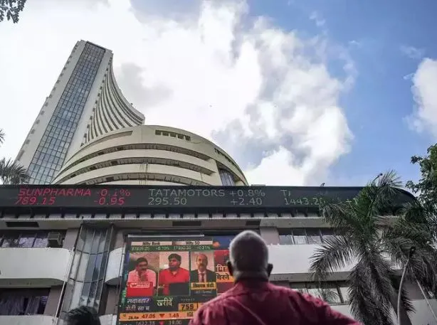 जरूरी जानकारी : शुरुआती कारोबार में सेंसेक्स 339.81 अंक चढ़ा, निफ्टी 16,011 पर आया