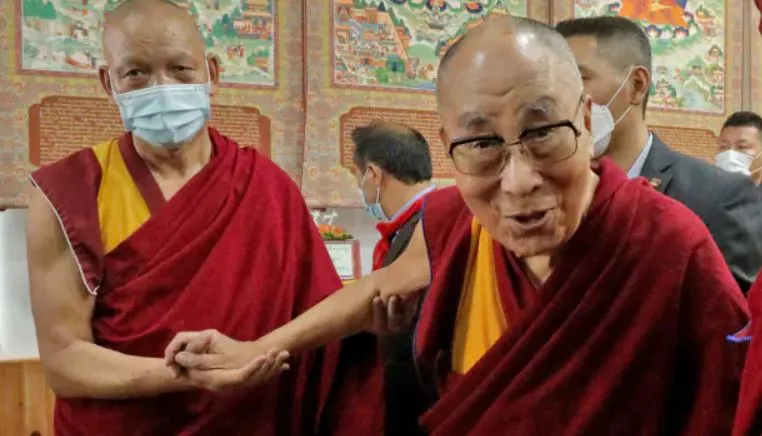 दलाई लामा की लद्दाख यात्रा ‘धार्मिक’ है : सरकारी पदाधिकारी