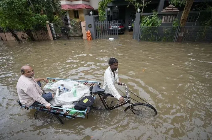 Heavy Rain: भारी बारिश से हाहाकार, गंगानगर शहर में स्थिति बिगड़ी, मदद के लिए सेना पहुंची