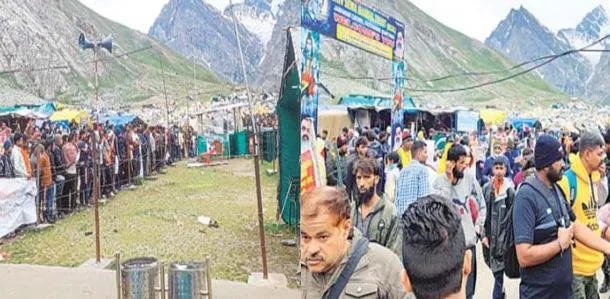 अमरनाथ गुफा में फंसे यात्री लौटे रांची, जानिए कैसे हुआ रेलवे स्टेशन पर स्वागत और अभिनंदन 