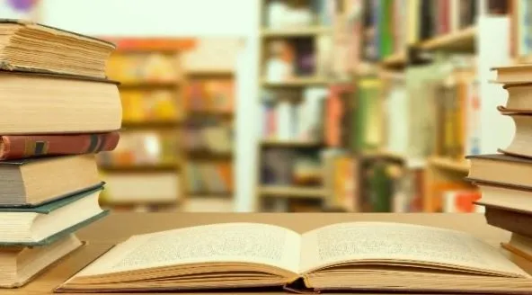 बरेली: चार माह में चौथी कक्षा की पहुंचीं सिर्फ दो विषयों की किताबें